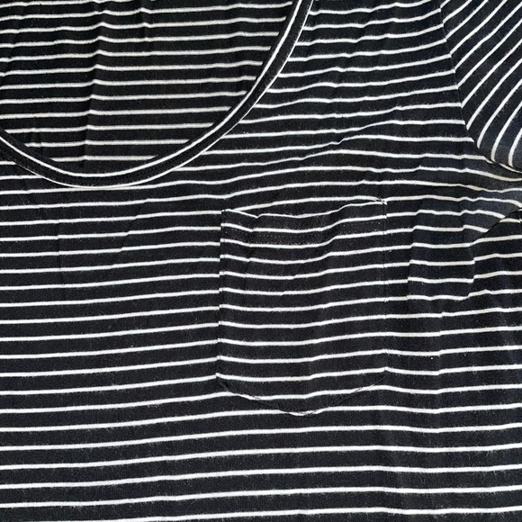 Beautifully soft Banana Republic T - Picture 2 of 9